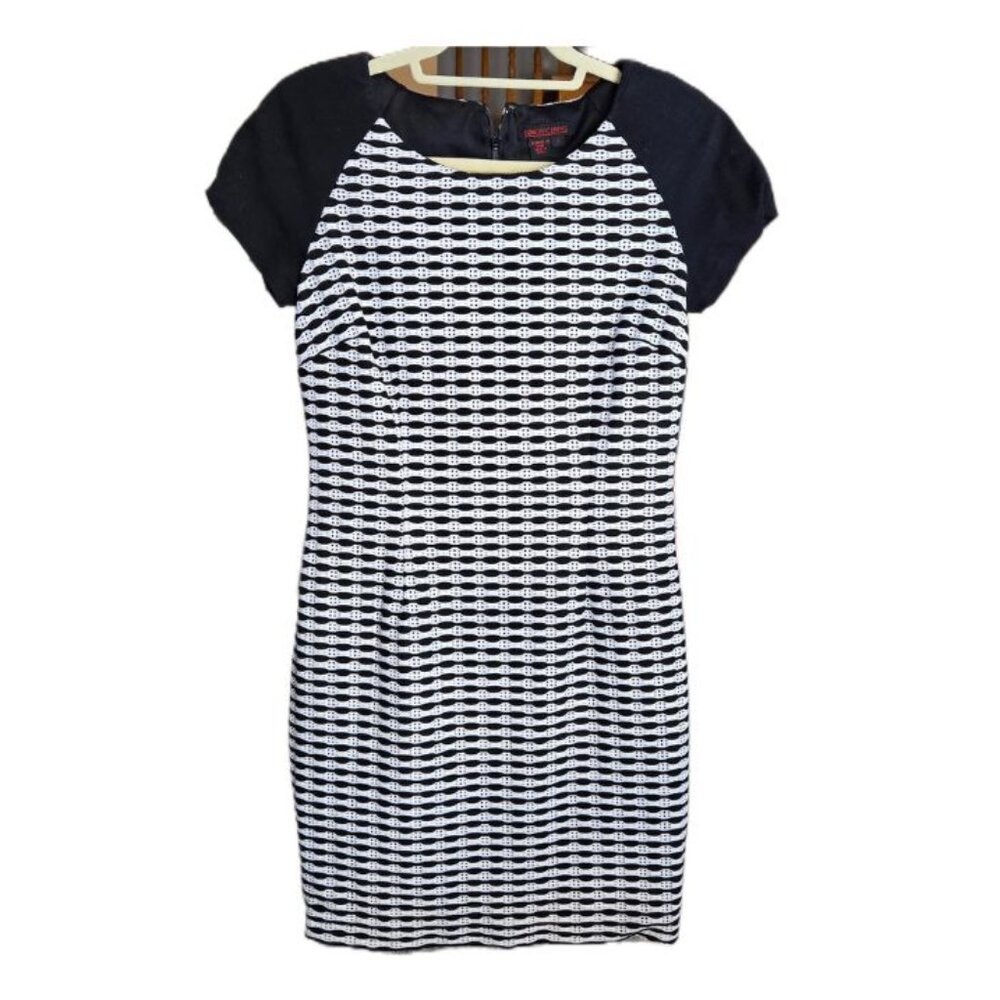 Simon Chang Sheath Dress - Size 4 - Black & White